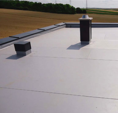 Prikaz membrane in detajlov ravne strehe.